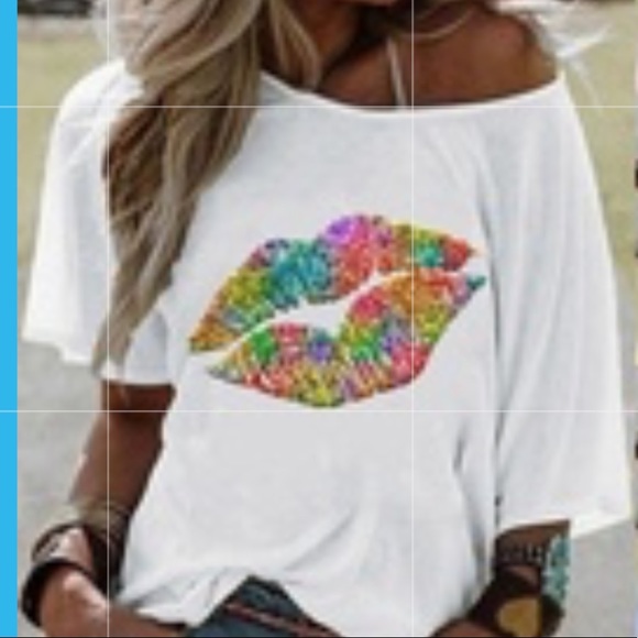 Tops - SCOOP NECK GRAPHIC TEE NWT